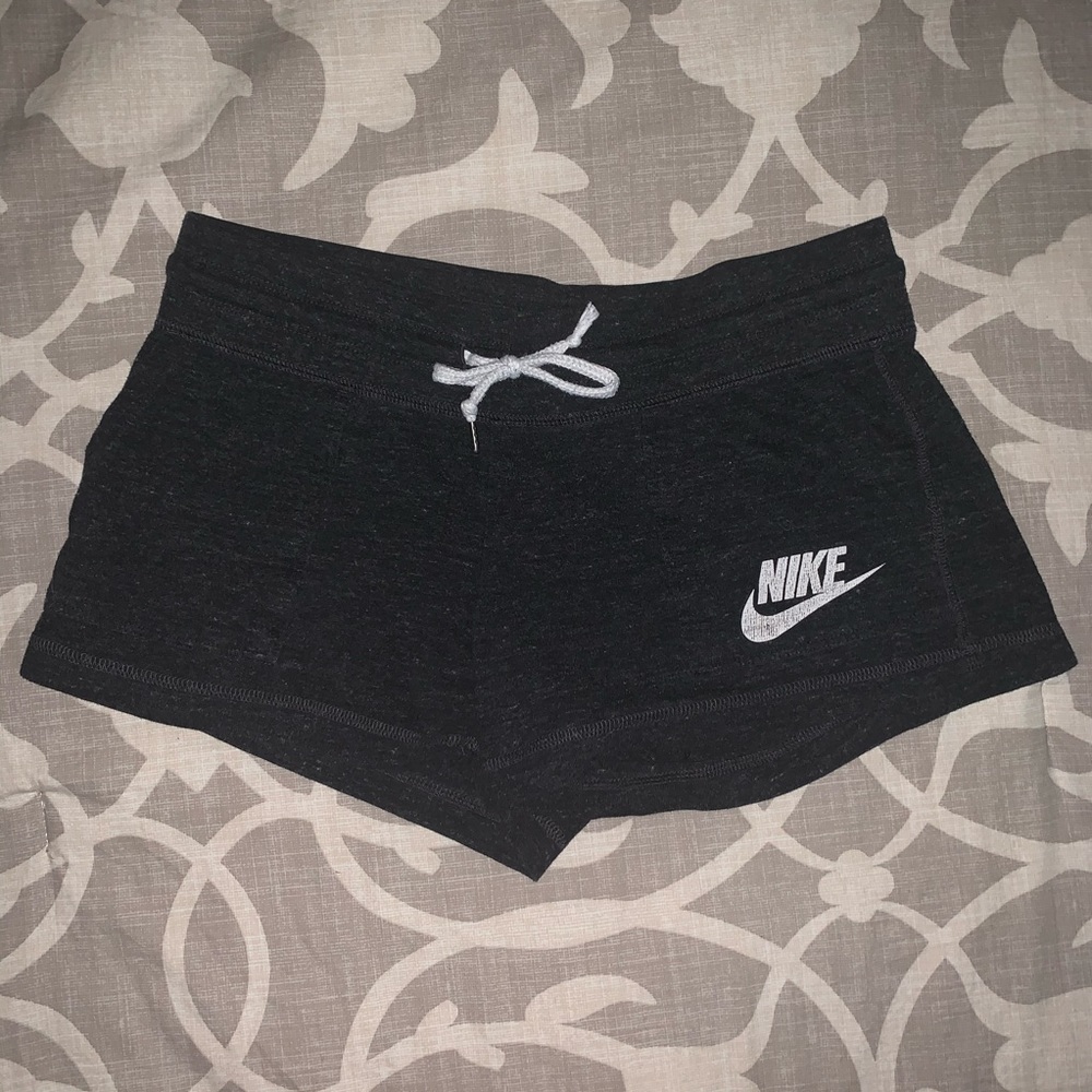 Nike Gym Vintage Shorts Size M